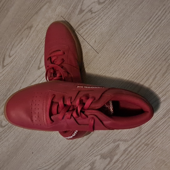 Reebok low tops - Picture 6 of 8